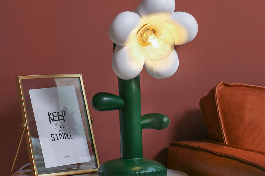 Artistic flower lamp for living room